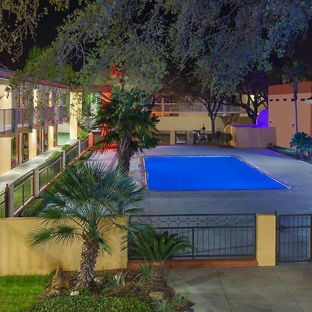 Days Inn By Wyndham Uvalde Exterior foto