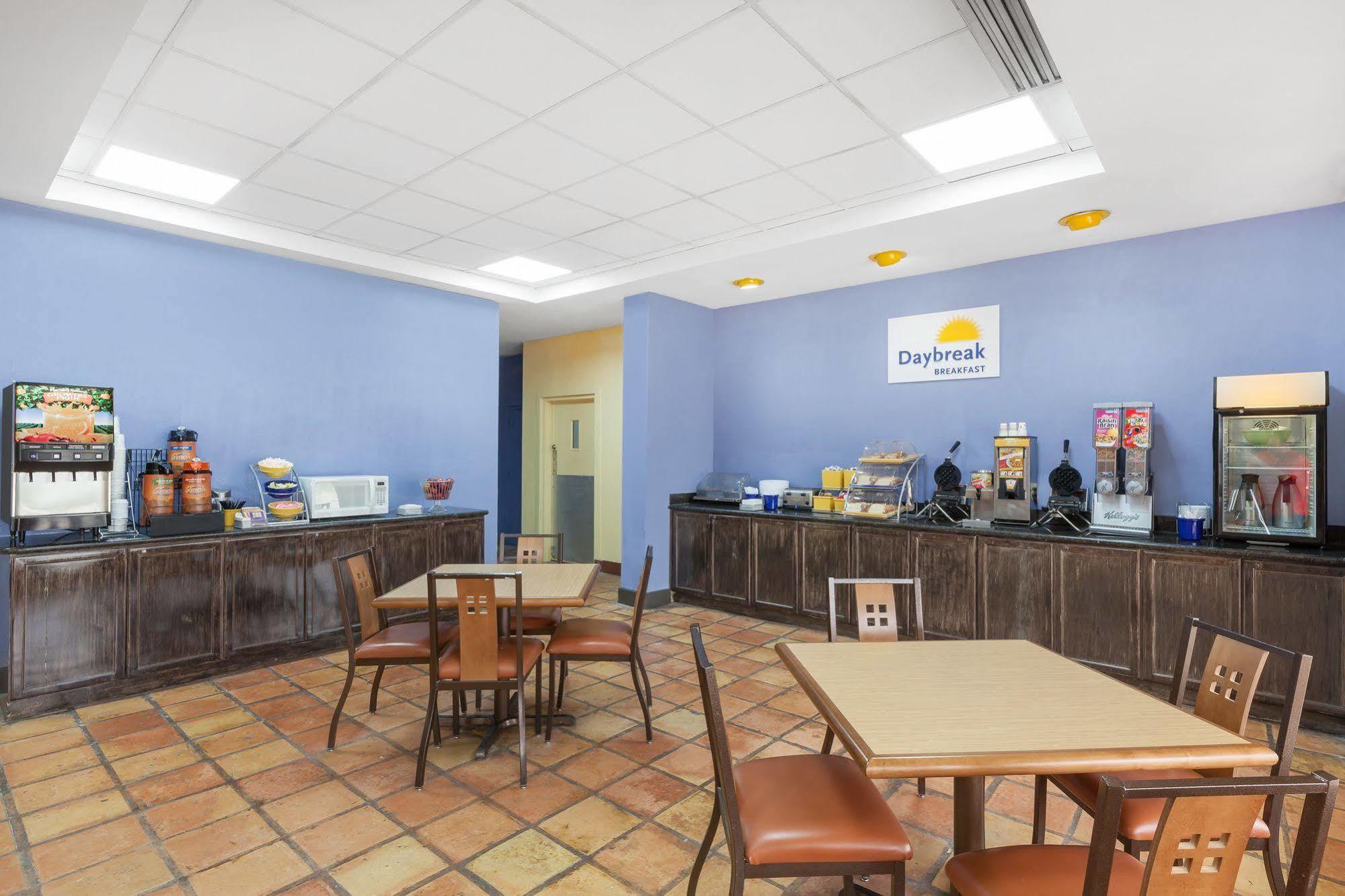 Days Inn By Wyndham Uvalde Exterior foto
